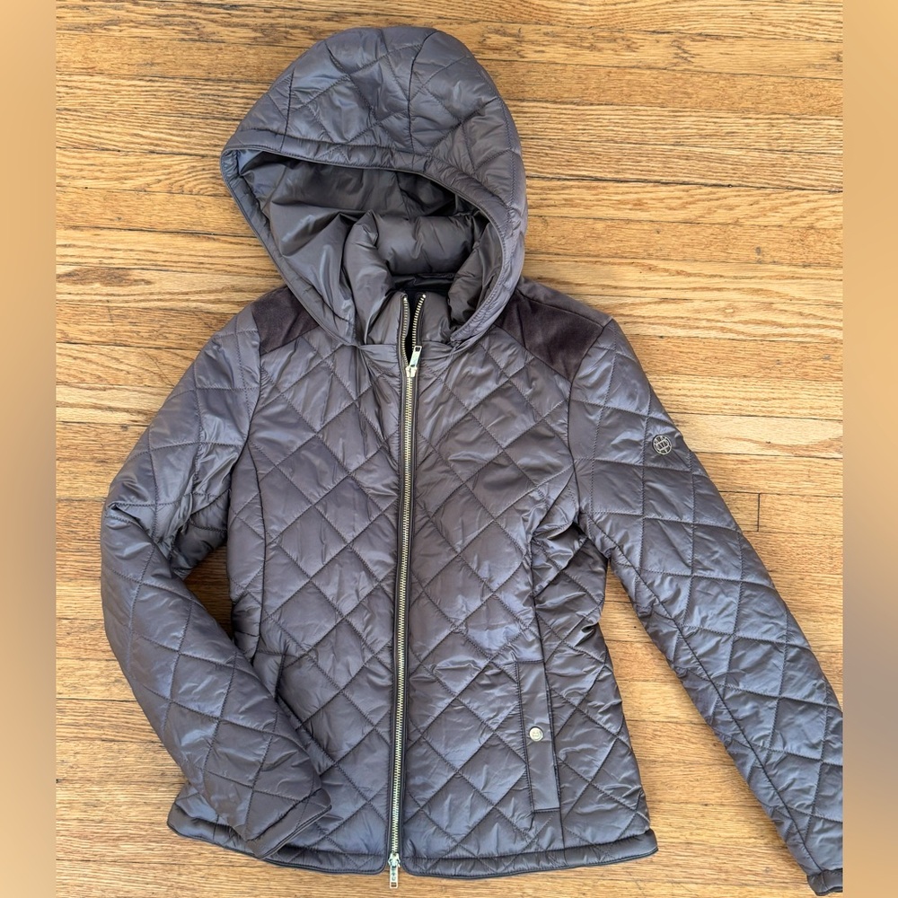 Like new Womens lightweight quilted puffer jacket